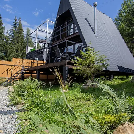 Diamond A-frame ロッジ